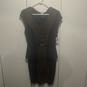 Size XL. 95% polyester/ 5% spandex material.